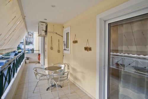 Fotografie z fotogalerie ubytování Seaside Spacious 2 BR, 2BA, Sea view Apt v destinaci Piraeus