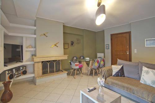 Seaside Spacious 2 BR, 2BA, Sea view Apt