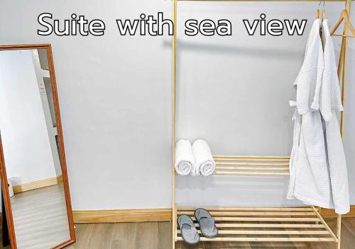 a room with a closet withsea views and shoes at De' Ocean land เดอโอเชี่ยนแลนด์ เกาะล้าน in Ko Larn