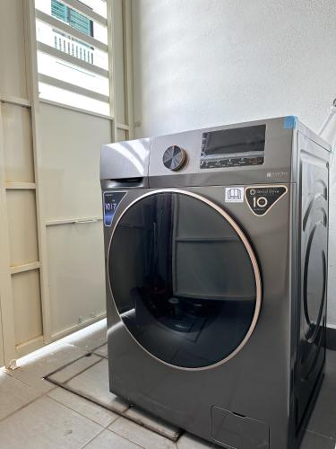 a microwave sitting on the floor next to a door at 12pax-4Br3.5Ba2Lvr/BM/Juru/100in Proj/AutoCity/Ikea in Simpang Ampat