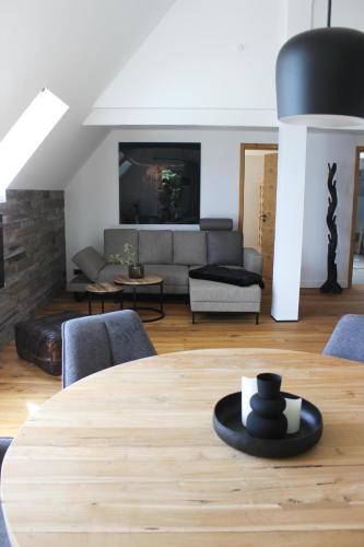 Posezení v ubytování May Chalet
