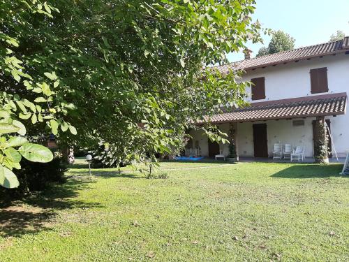 Κήπος έξω από το Cascina Brignolo