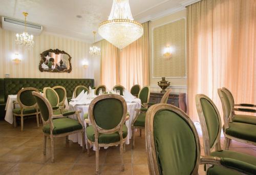 
Ресторант или друго място за хранене в Therma Palace - Mineral Pool & Luxury Restaurant
