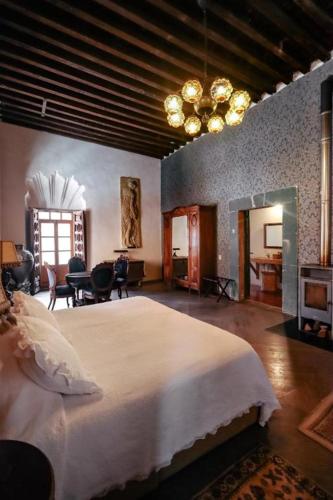 Hotel Boutique Mesón de la Abundanciaにあるベッド