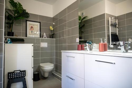 PWS - Sunny modern flat near Juan Les Pins Pinede & beach - Terrace & AC! photo 11