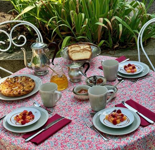 a table with plates of food on top at Le Vieux Manoir in Amboise