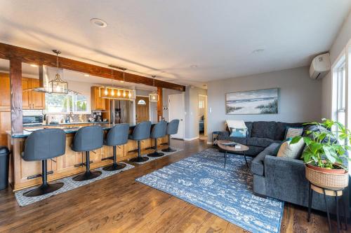 Posezení v ubytování #StayinMyDistrict Garibaldi Bay Views