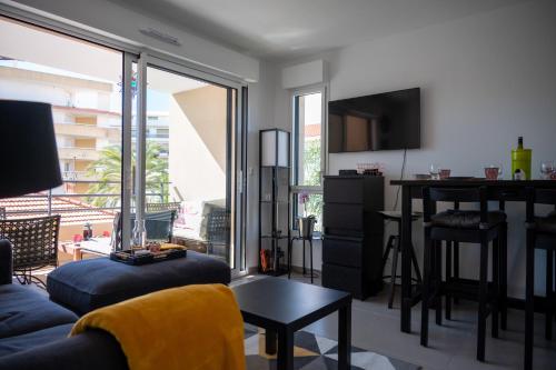 PWS - Sunny modern flat near Juan Les Pins Pinede & beach - Terrace & AC! photo 16