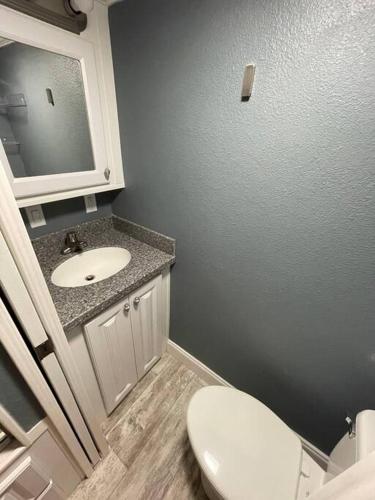 Un baño de Spectacular Modern Key Largo Home