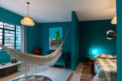 Postel nebo postele na pokoji v ubytování Loft in the heart of laureles