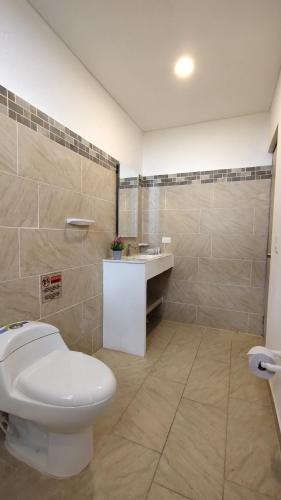 a bathroom with a toilet and a sink at Casas Campestres Los Miradores de Fruworld in Carmen de Apicalá
