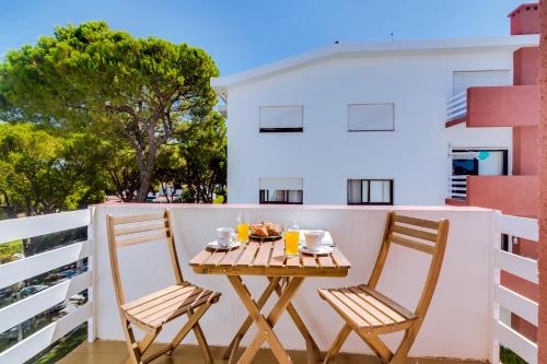 Apartamento Farol com piscina e estacionamento