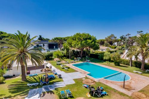 Apartamento Farol com piscina e estacionamento