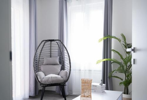 a rattan chair with a pillow in a room at Appartamento Regina Margherita in Crotone