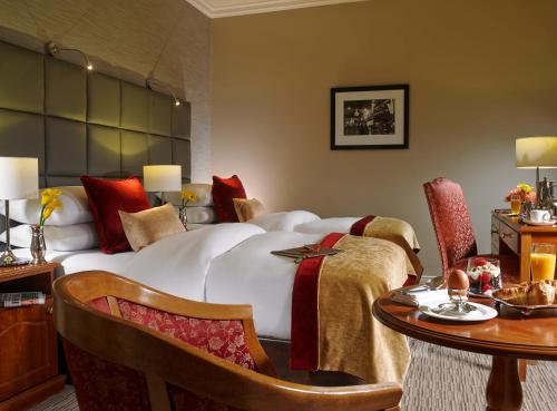 Buswells Hotel Image