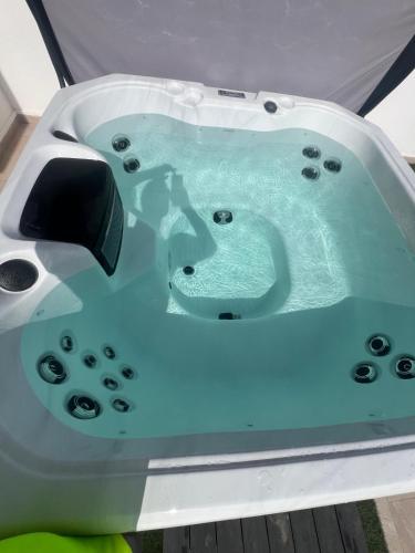 a bath tub filled with water with the letter q at LUXURY RUBICON Jacuzzi y Piscina in Playa Blanca