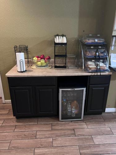 a counter with a microwave in the middle of a room at Inn at Lebanon - Hershey & Manheim area in Lebanon