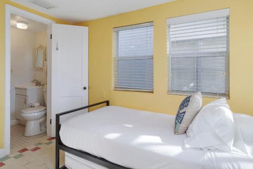 Ένα ή περισσότερα κρεβάτια σε δωμάτιο στο Havana Inn