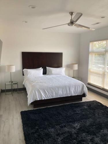 a bedroom with a bed and two lamps and a rug at Hideaway in a Luxurious Location in Saint Robert