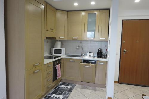 Dapur atau dapur kecil di Appartamento - Rho Easy Home