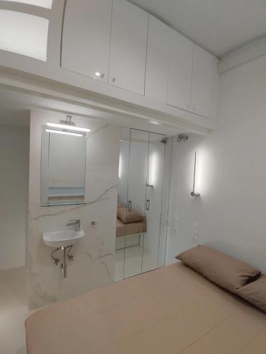 AMG Stylish Small Apartment in Pagkrati Close to Metro