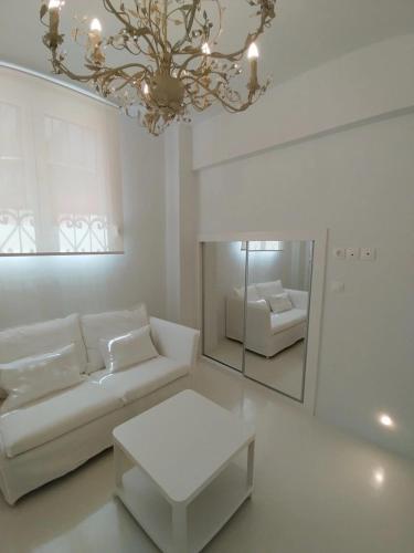 AMG Stylish Small Apartment in Pagkrati Close to Metro