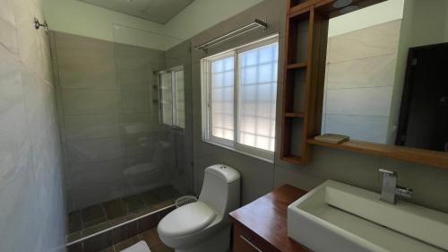 Ένα μπάνιο στο Villa Mila