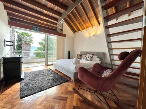 Ruang duduk di Medellin Mansion 680 m2 with pool and steam room