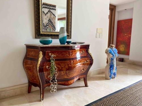 Gambar di galeri bagi Medellin Mansion 680 m2 with pool and steam room di Las Palmas