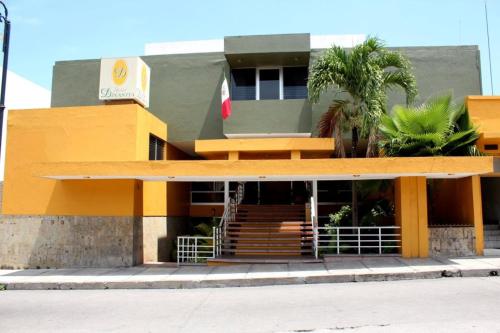 a building with a palm tree in front of it at Hotel Dinastía Colima in Colima