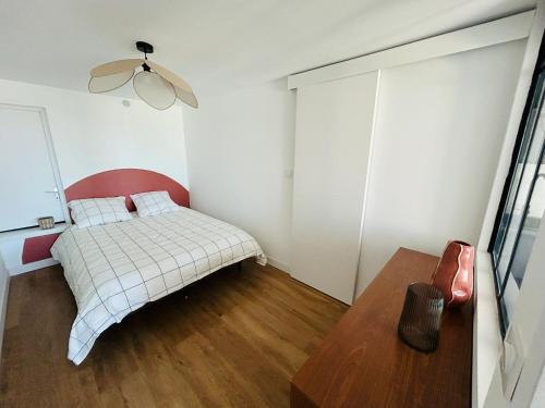 a small bedroom with a bed and a table at L anse des Imperiales 1 in Collioure
