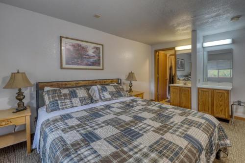 a bedroom with a large bed and a bathroom at Buffalo Thunder Lodge in Deadwood