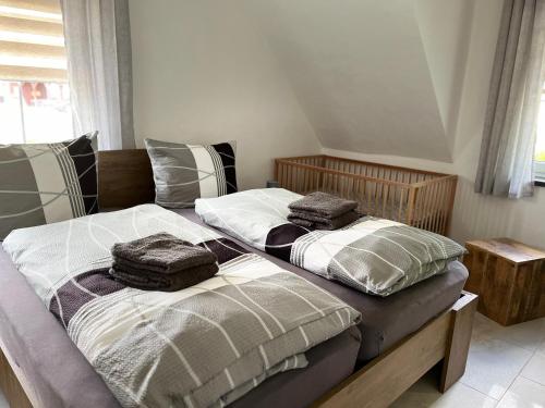 two beds sitting next to each other in a bedroom at Ferienhaus Anton Günther in Bernsbach