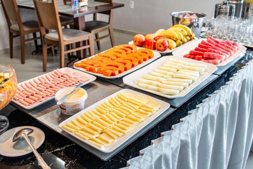 a buffet with several trays of food on a table at Citi Executivo Hotel in Parnaíba