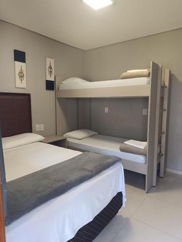 a room with two bunk beds in it at Pousada Falls Park in Foz do Iguaçu