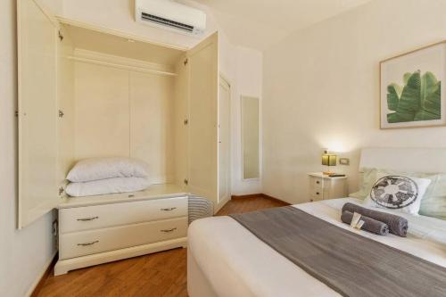 Unique & Strategic Flat, 50m from M4 Station