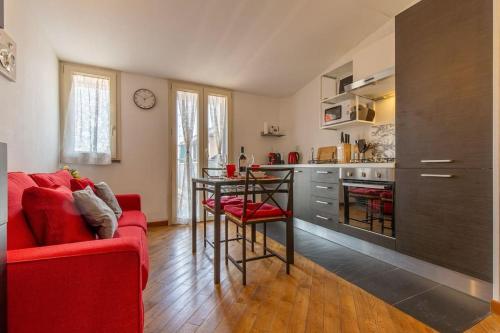 Unique & Strategic Flat, 50m from M4 Station