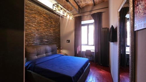 Postel nebo postele na pokoji v ubytování vatican street art