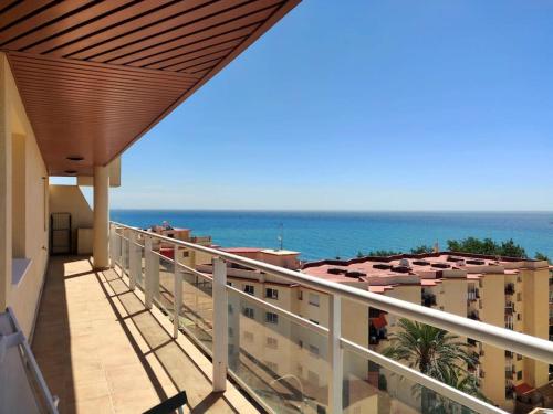 Apartamento moderno con vistas al mar, piscina & parking