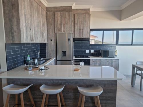 Η κουζίνα ή μικρή κουζίνα στο WavesEnd Wilderness Self-catering Units