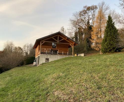 Photo de la galerie de l'établissement Chalet spacieux entre lacs et montagnes, à Copponex
