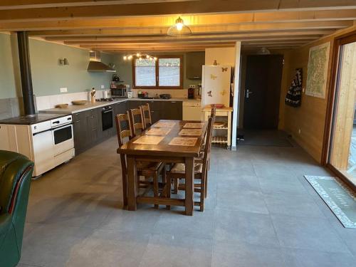 Photo de la galerie de l'établissement Chalet spacieux entre lacs et montagnes, à Copponex