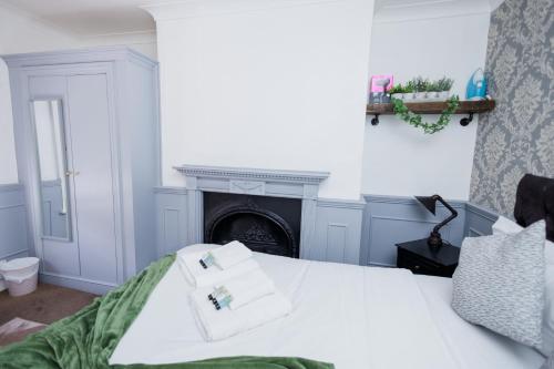 Una cama o camas en una habitación de Church Street House