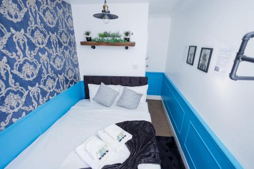 Una cama o camas en una habitación de Church Street House
