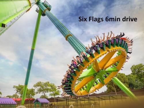 a roller coaster at a theme park at Walk to ATT-Glblife-Free Parking-Min to attraction in Arlington