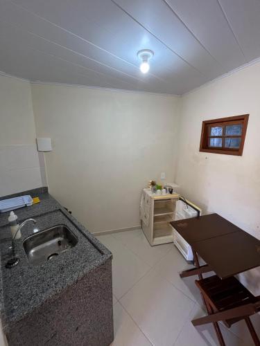 Dapur atau dapur kecil di Pousada Nascer do Sol 1