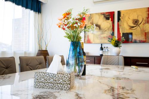 Χώρος καθιστικού στο StayAU 6BR Deluxe Lakeview House Point Cook