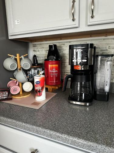 a kitchen counter with a coffeemaker and a coffee maker at Easystay in Fairbanks