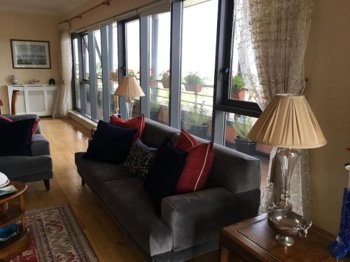 Posezení v ubytování Dublin Seaview Luxury Penthouse Sleeps 6