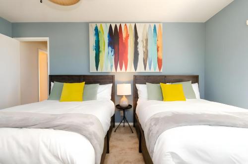 Katil atau katil-katil dalam bilik di Seaside Serenity Stunning Oceanfront Retreat